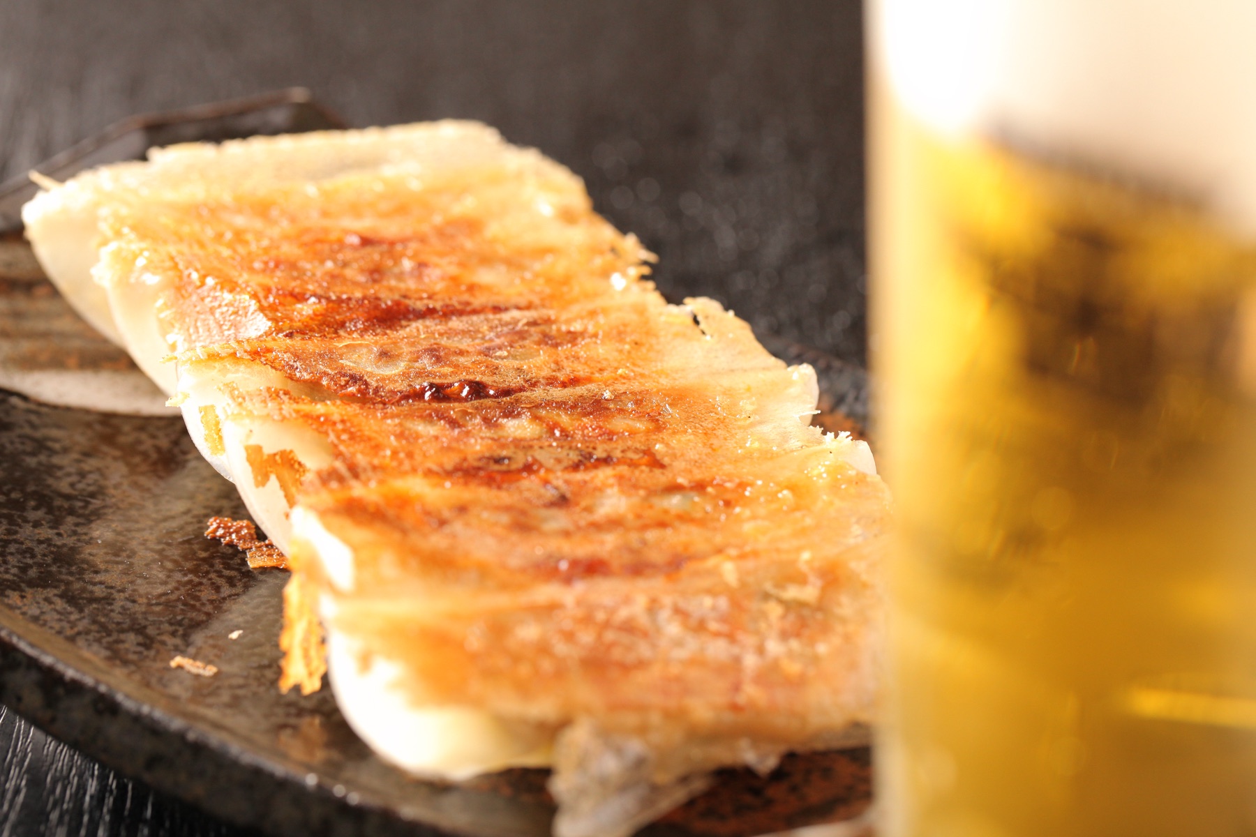こんがり焼いた自家製餃子